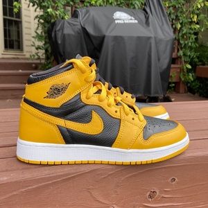 Jordan Womens Athletic Shoes in Yellow and Black